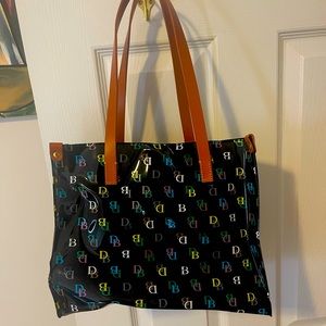Barely used Dooney & Bourke logo tote only used once or twice